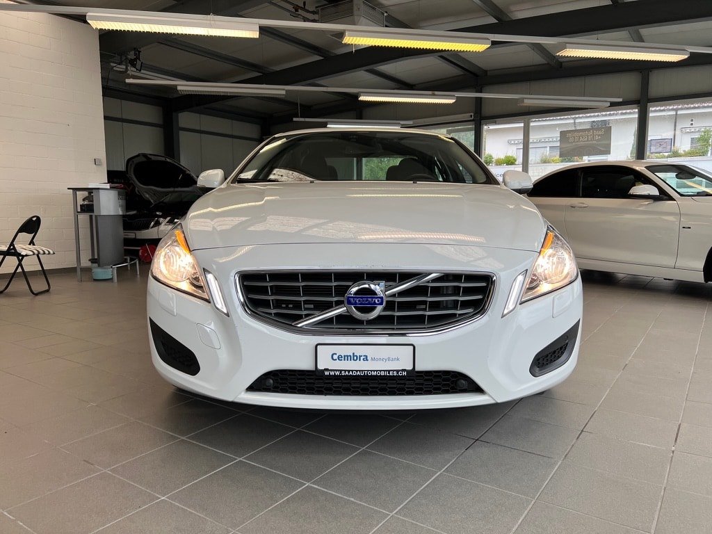 VOLVO S60 T4 Momentum Powershift gebraucht für CHF 13'900,