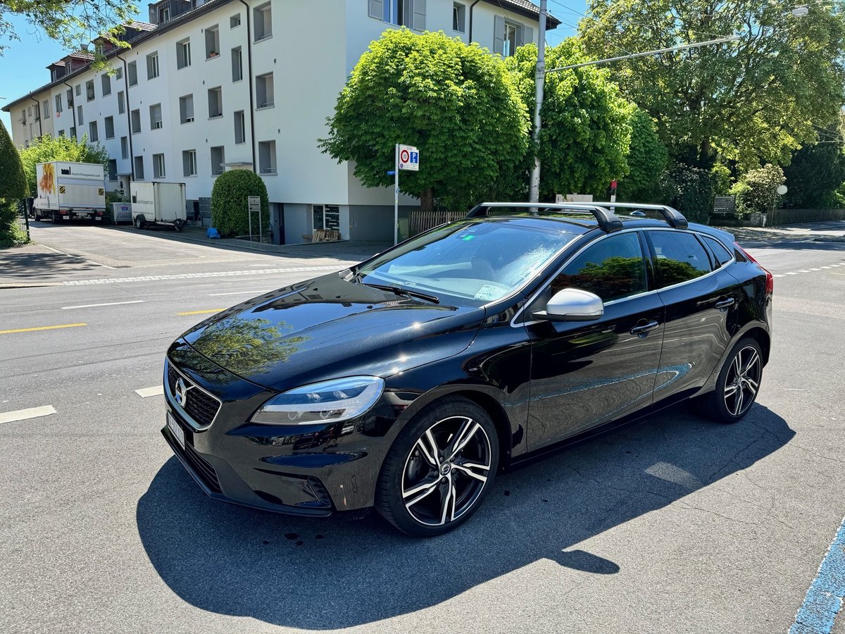 VOLVO V40 2.0 T2 Momentum R