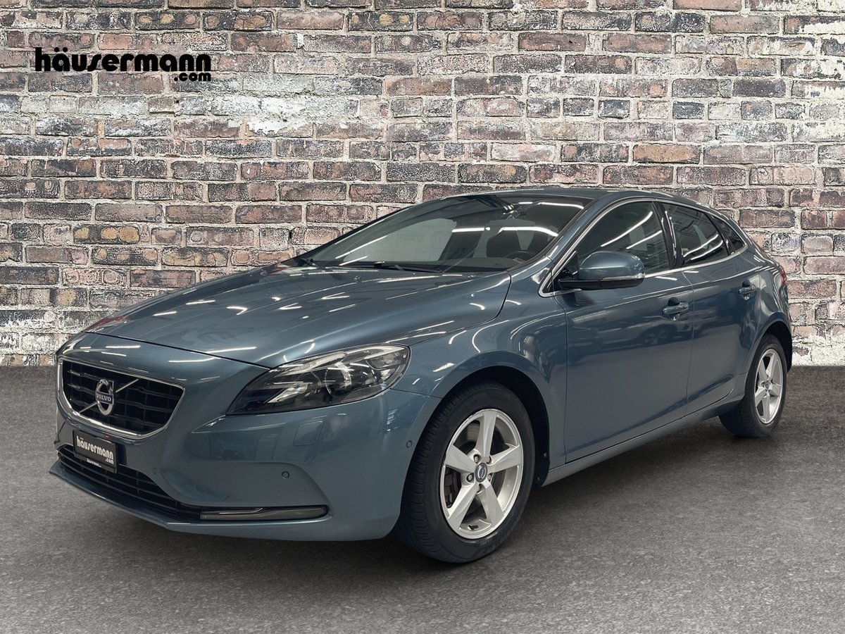 VOLVO V40 2.0 D3 Momentum S/S gebraucht für CHF 12'900,