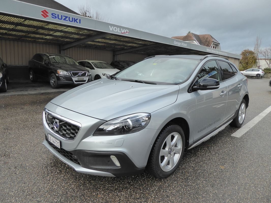 VOLVO V40 CC 1.6 D2 Summum S/S gebraucht für CHF 11'900,