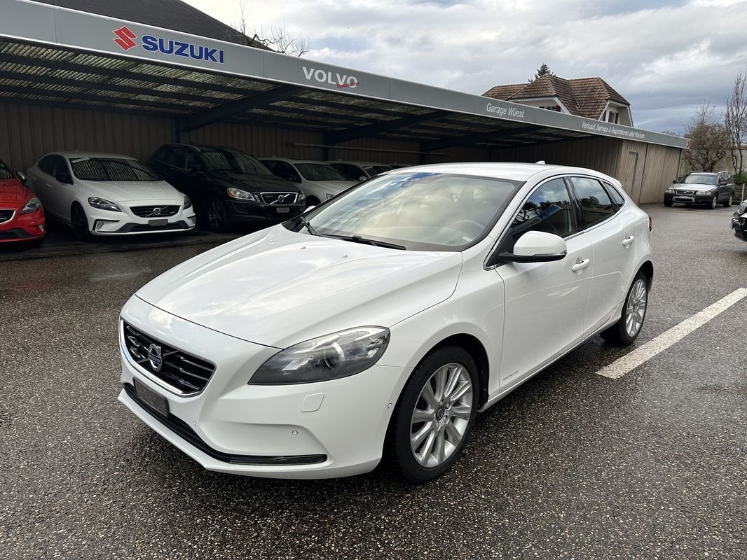 VOLVO V40 2.0 D3 Momentum S/S gebraucht für CHF 9'800,