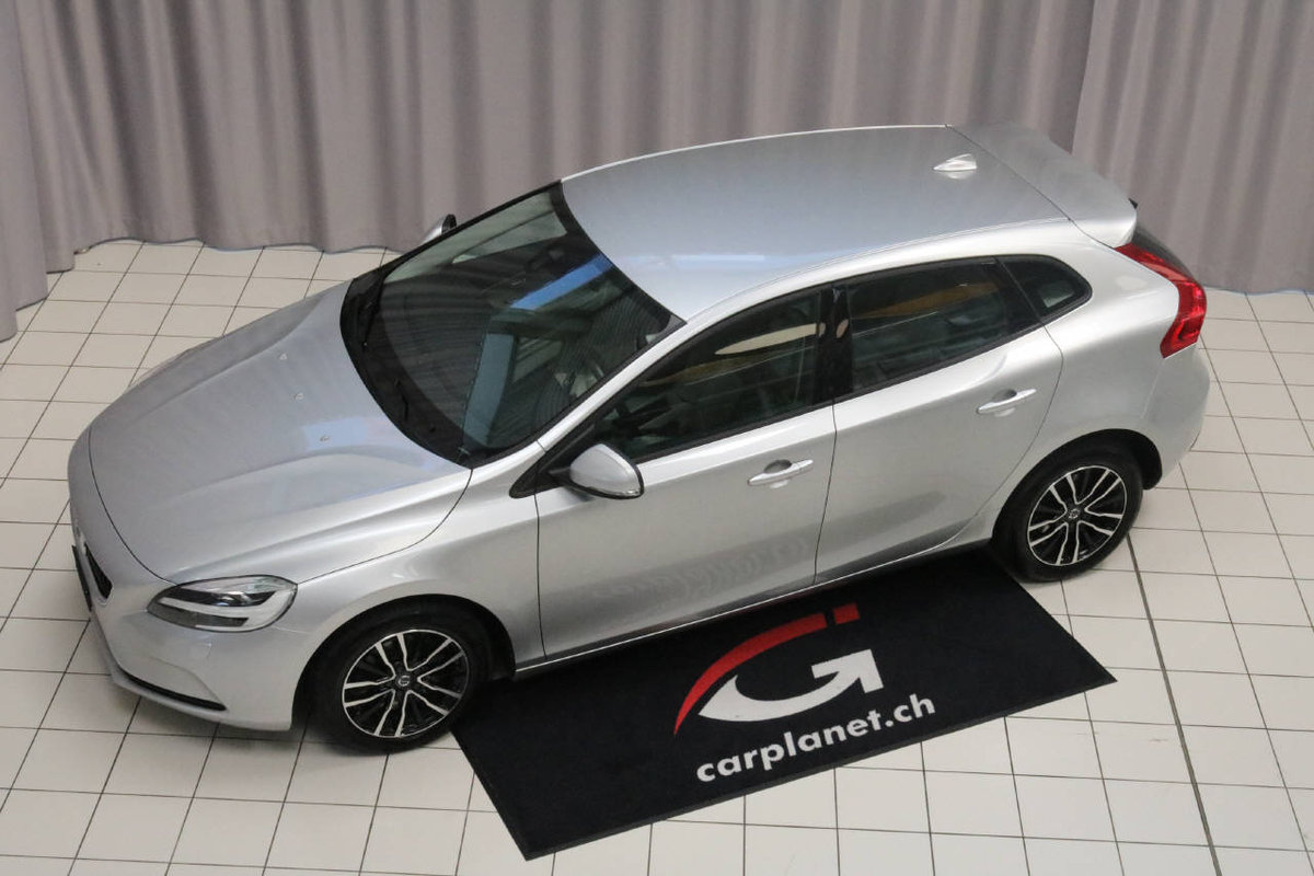 VOLVO V40 2.0 T4 Momentum Automat gebraucht für CHF 14'590,