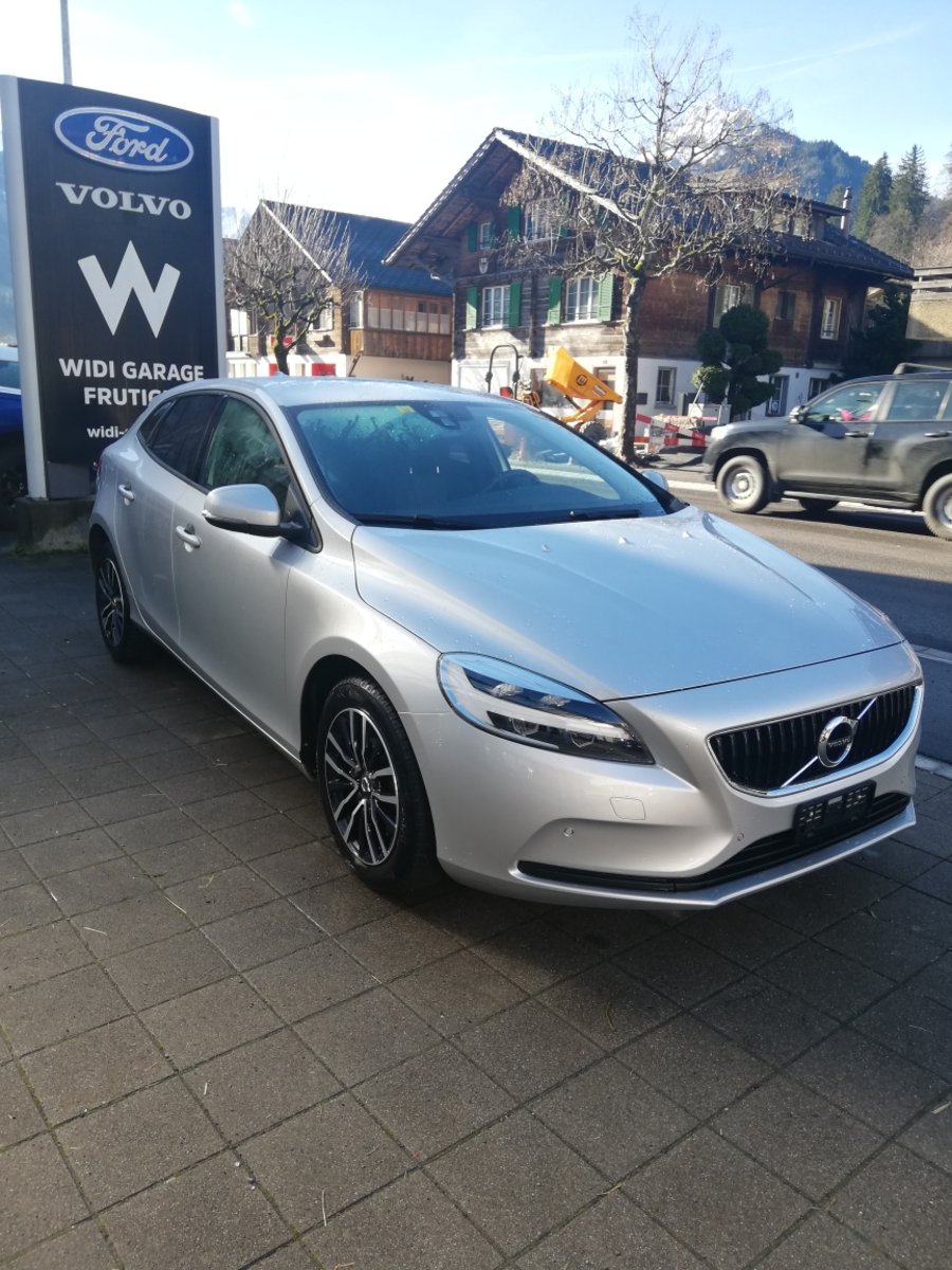 VOLVO V40 1.5 T2 Momentum S/S gebraucht für CHF 19'900,