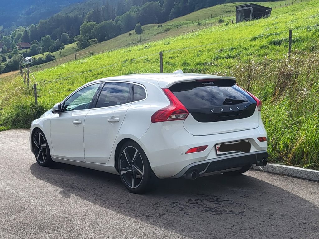 VOLVO V40 2.0 T5 Kinetic S/S gebraucht für CHF 19'000,