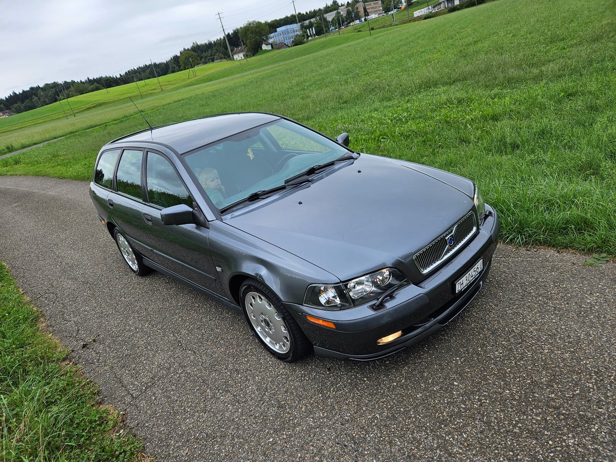 VOLVO V40 T4 gebraucht für CHF 2'996,