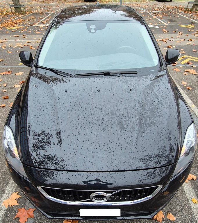 VOLVO V40 2.0 D3 Momentum S/S gebraucht für CHF 15'200,