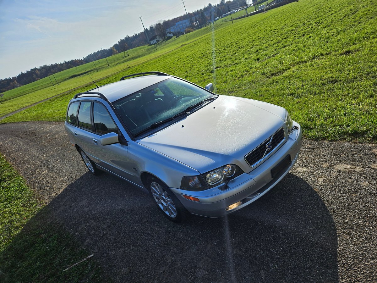 VOLVO V40 T4 gebraucht für CHF 2'997,