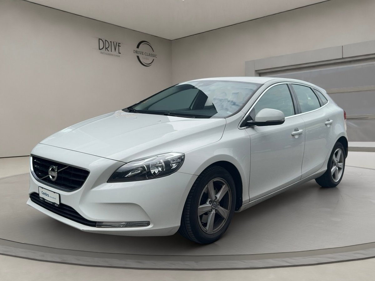 VOLVO V40 D2 Momentum Powershift gebraucht für CHF 12'900,