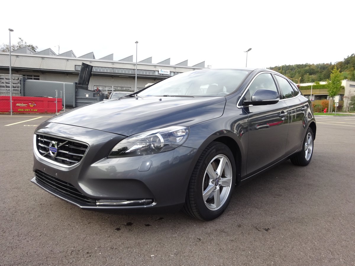 VOLVO V40 D4 Momentum gebraucht für CHF 13'331,