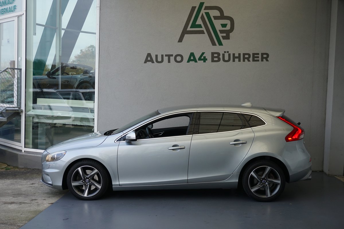 VOLVO V40 D3 Momentum R