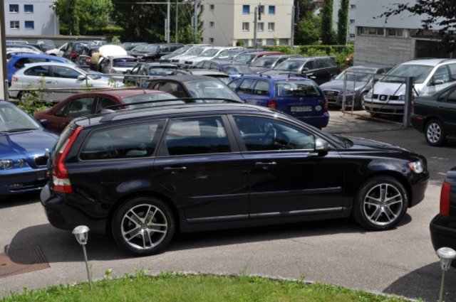 VOLVO V50 Kombi 2.0 D Momentum gebraucht für CHF 18'900,