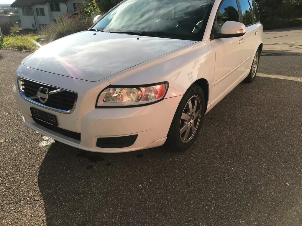 VOLVO V50 1.6 D2 Kinetic gebraucht für CHF 7'700,