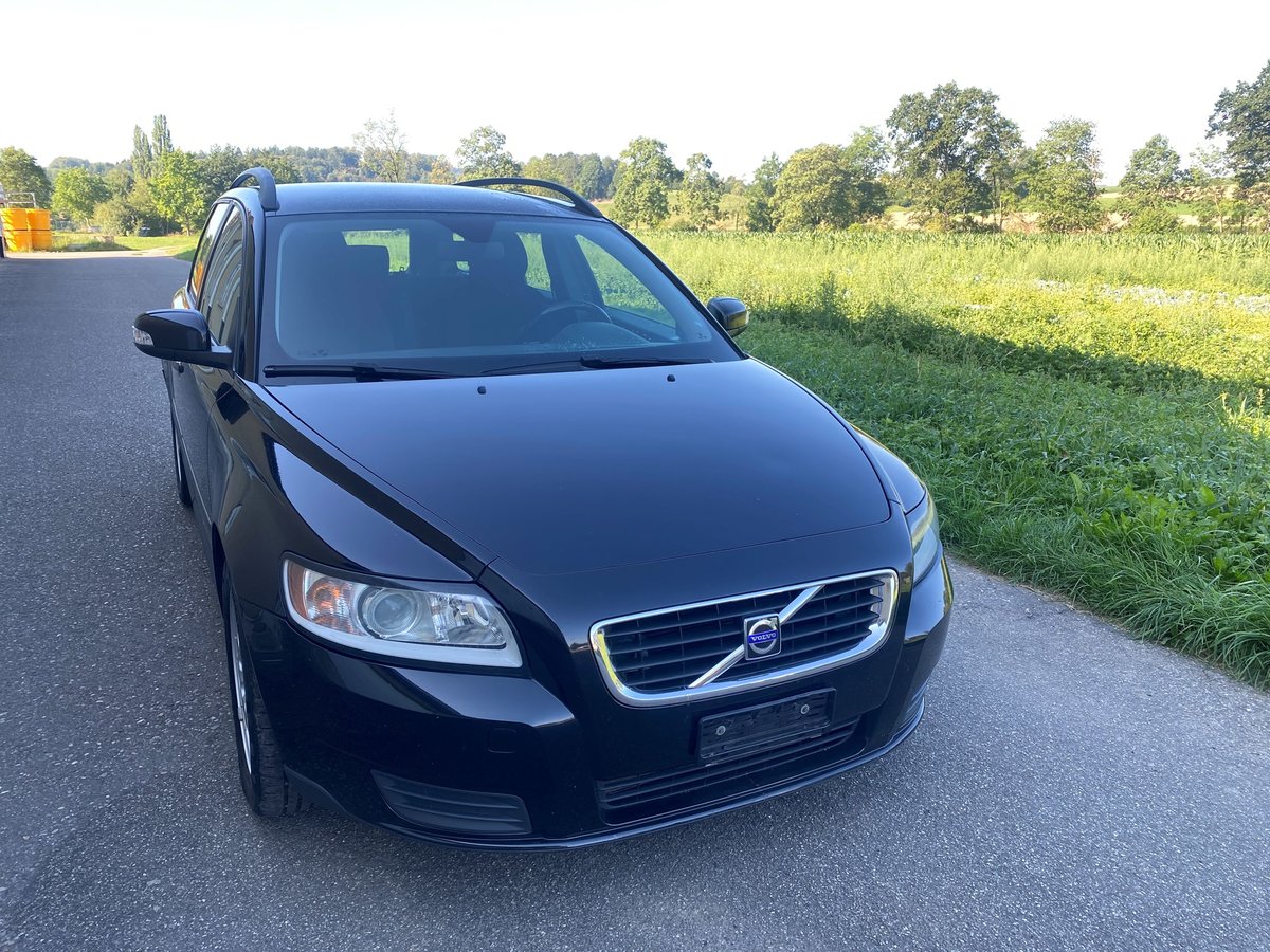 VOLVO V50 2.0D Summum gebraucht für CHF 1'900,