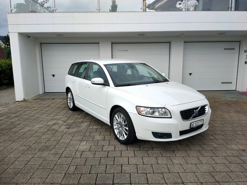 VOLVO V50 2.0 D Momentum gebraucht für CHF 13'800,