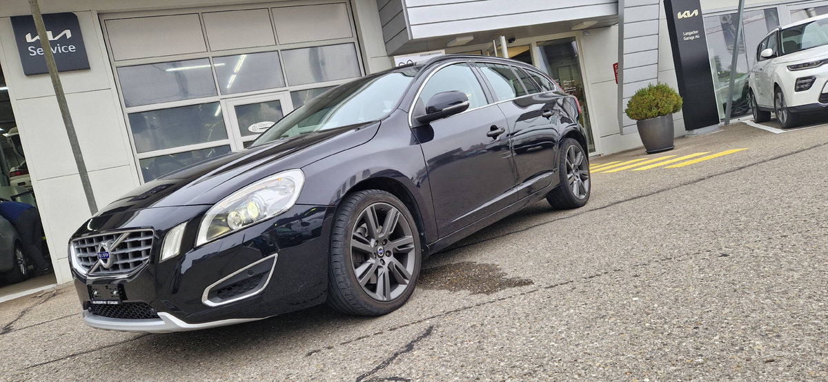 VOLVO V60 2.4 D5 Summum AWD