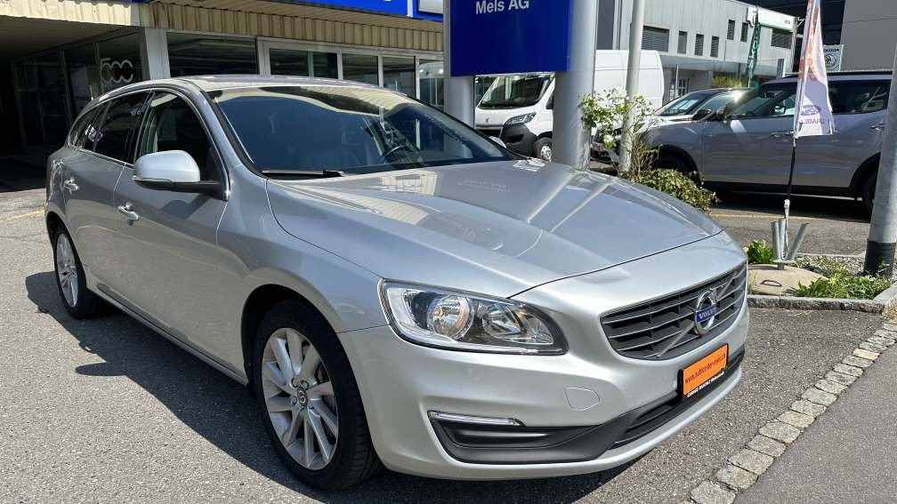 VOLVO V60 2.4 D5 Momentum 4x4 gebraucht für CHF 14'900,