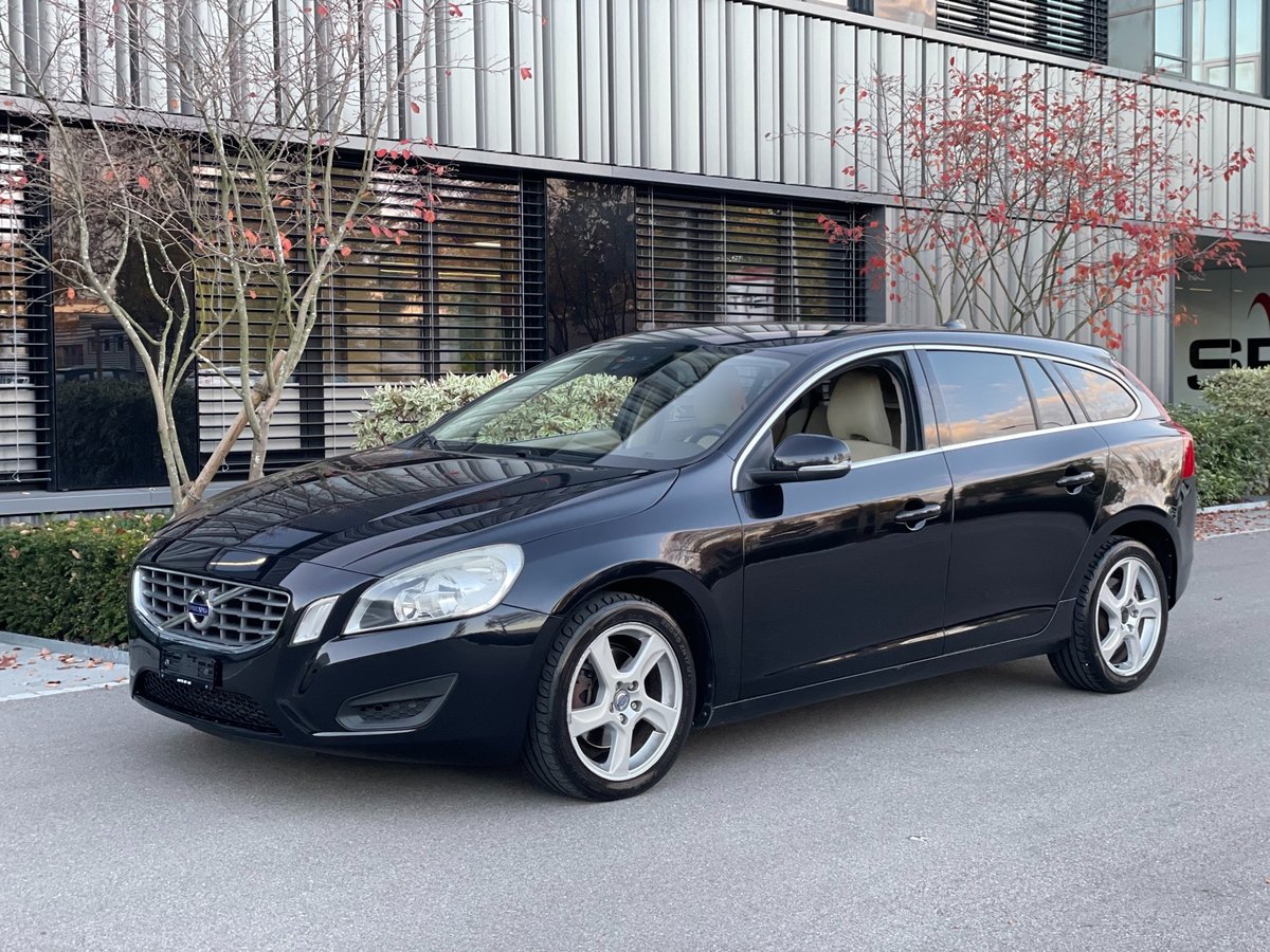 VOLVO V60 D3 Momentum Geartronic gebraucht für CHF 11'990,