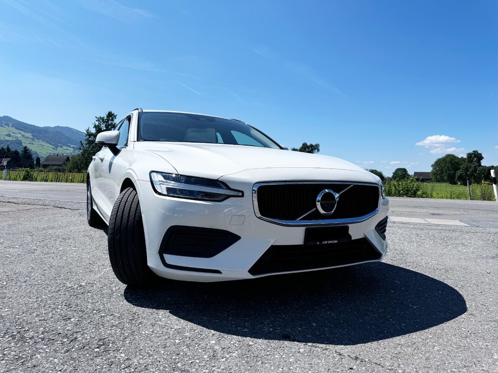 VOLVO V60 2.0 B4 Momentum gebraucht für CHF 27'900,