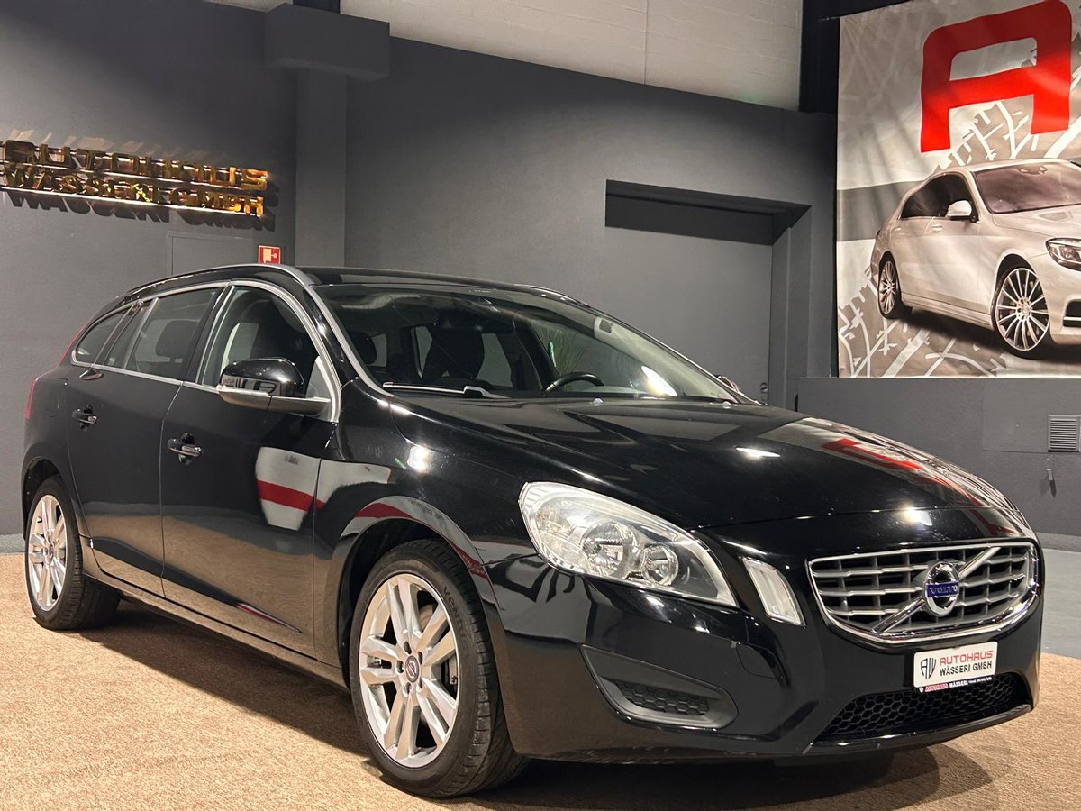 VOLVO V60 2.0T Momentum Powershift gebraucht für CHF 9'500,