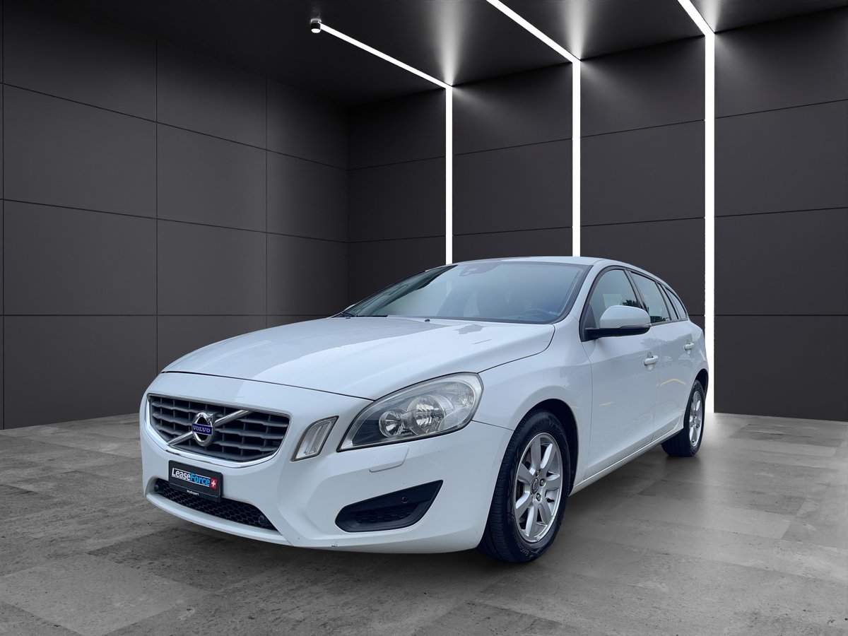 VOLVO V60 D5 AWD Summum Geartronic gebraucht für CHF 7'900,