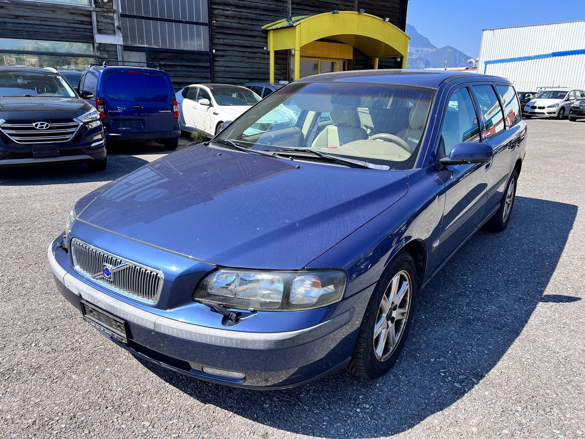 VOLVO V70 2.4 gebraucht für CHF 1'000,