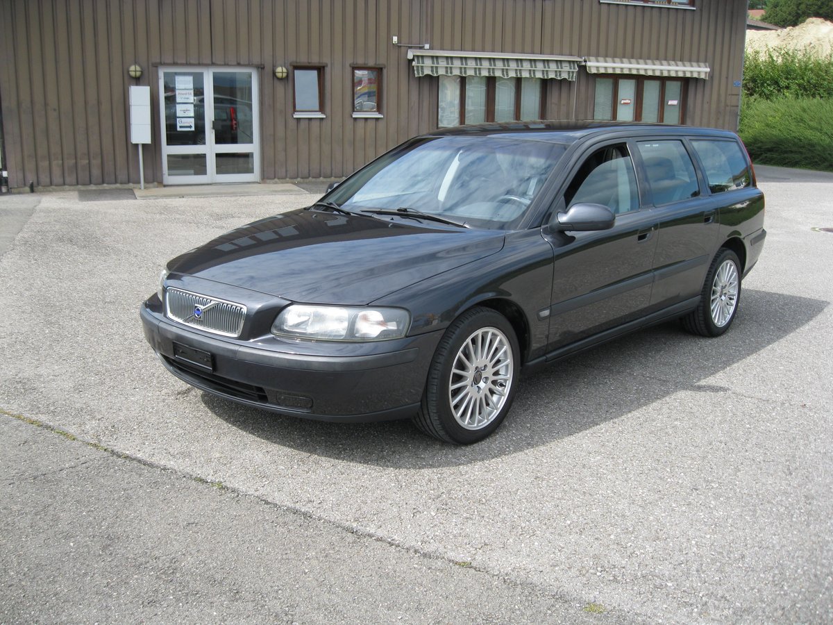 VOLVO V70 2.4 gebraucht für CHF 7'000,