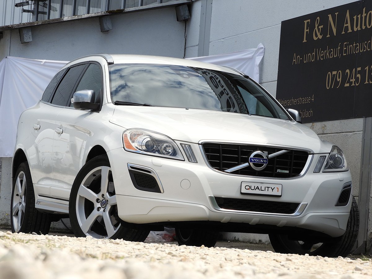 VOLVO XC60 D4 R