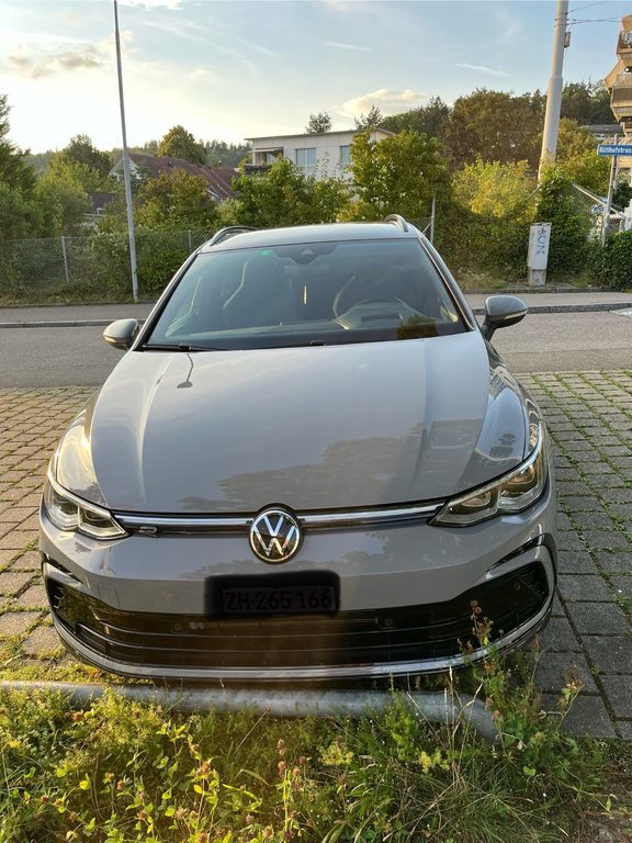 VW Golf VIII Variant 1.5 eTSI R