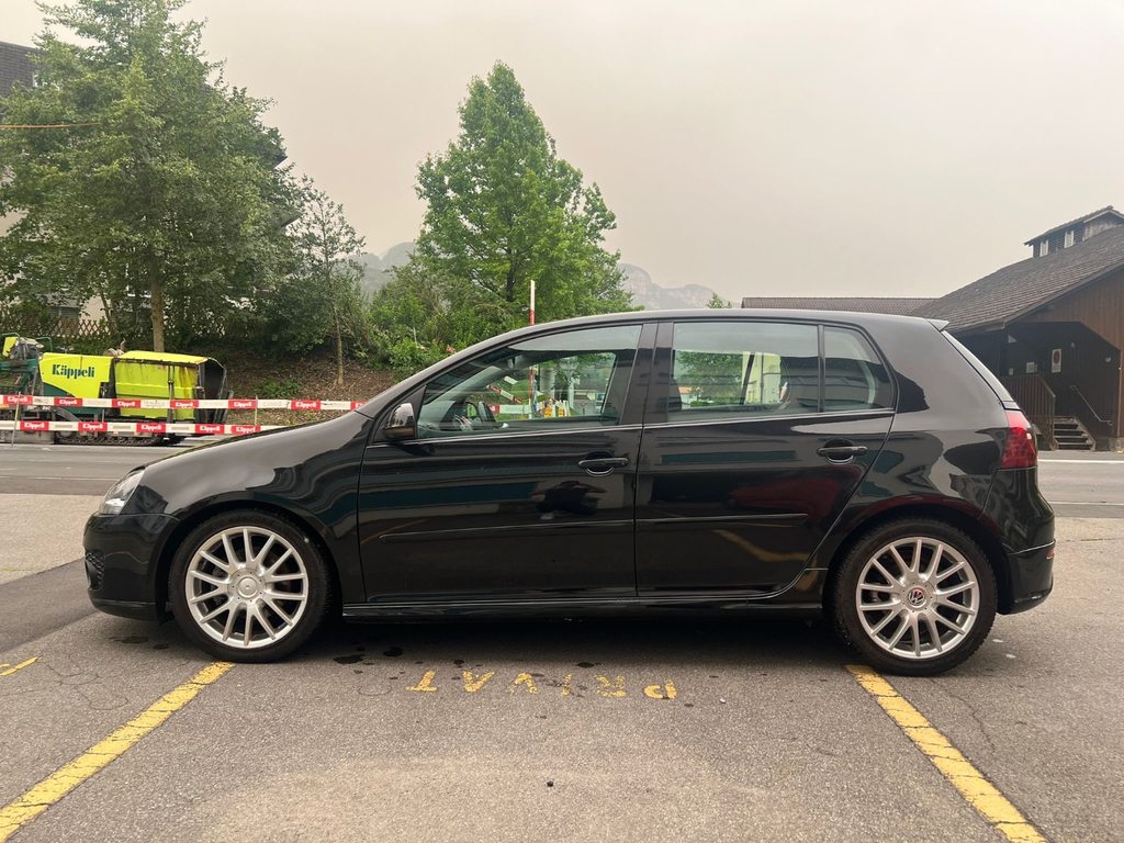 VW Golf V 2.0 TDI Sportline DSG gebraucht für CHF 6'900,