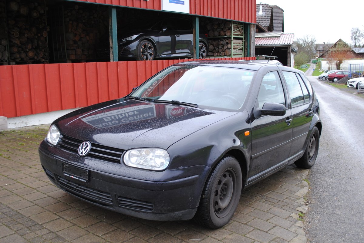 VW Golf 2.3 Highline 4Motion gebraucht für CHF 800,