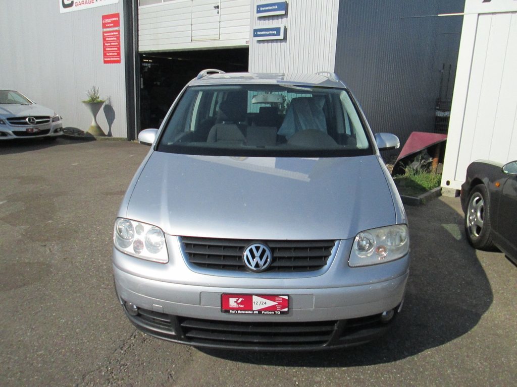 VW Touran 2.0 FSI Highline gebraucht für CHF 4'500,