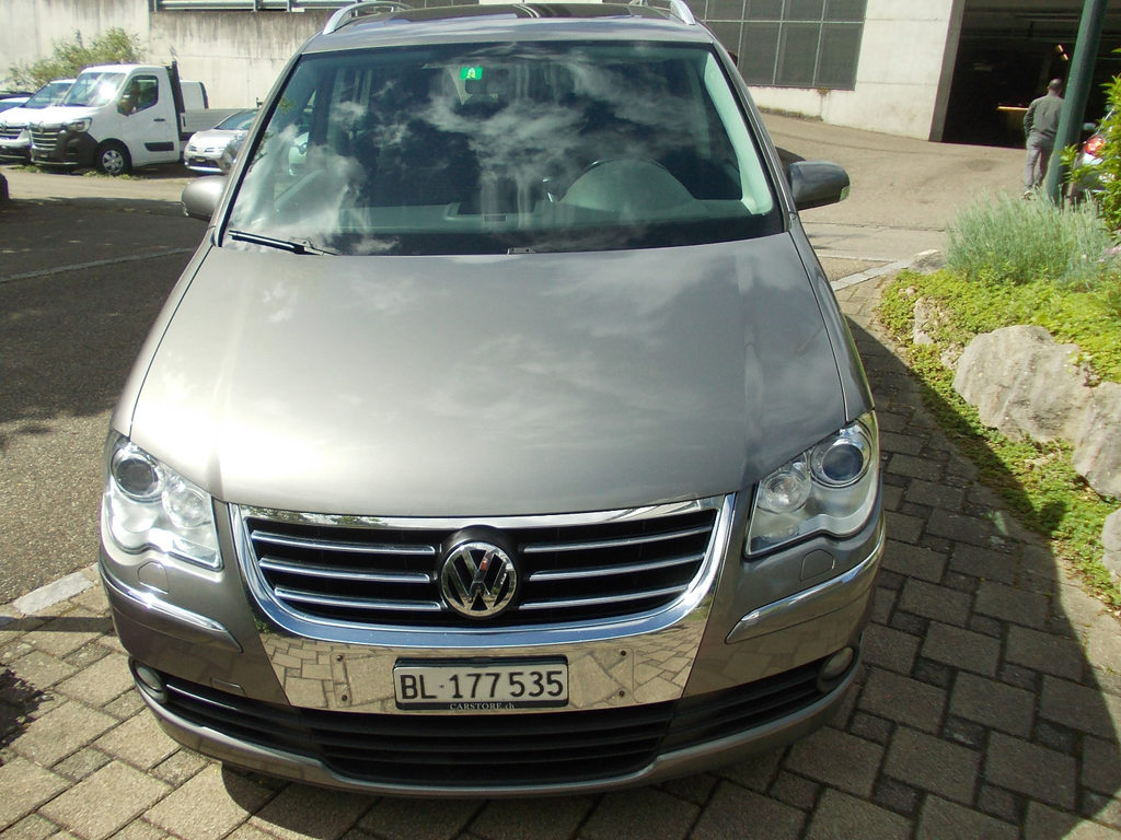 VW Touran 2.0 TDI DPF 170 Highline gebraucht für CHF 6'500,